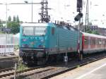 143 247, die im Jahr 2010 als Zuglok fr den MELEZ-Zug im Kulturhauptstadtjahr genutzt wurde, fhrt am 11.06.2010 in ihrer gewhnungsbedrftigen trkisen Farbgebung aus dem Bahnhof