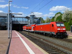 Diese 146 mit der Nummer 253 hat gerade einen eindrucksvoll langen Doppelstockwagenzug aus Frankfurt quer durch Hessen geschoben. 5.5.16, Kassel-Wilhelmshöhe.
