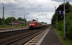 Einen Zug des kombinierten Verkehrs hatte 152 152 am Haken, als sie am 13.06. in Bonn-Beuel nordwrts unterwegs war.