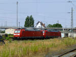 BR 152/659938/zwei-loks-und-ein-handymast-in Zwei Loks und ein Handymast in Nordhausen: Am 20.7.18 stehen 185 179 und dahinter 152 145 in Nordhausen herum.