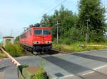 155 183 passiert hier am 16.7.13 den Bahnbergang an der stlichen Bahnhofseinfahrt von Bottrop-Sd GBF.