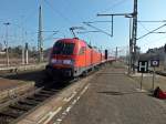 br-182-es64u2/330683/182-024-schiebt-ihre-regionalbahn-aus 182 024 schiebt ihre Regionalbahn aus Eisenach nach Halle. 13.3.14