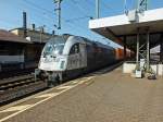 1216 955 der Wiener Lokalbahn wirbt fr die Spedition Roland. Am 14.3.14 legte sie mit ihrem Containerzug zum Personalwechsel einen Halt im Bahnhof Fulda ein.