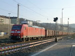 br-1850-traxx-f140-ac1/492522/185-165-mit-einem-gueterzug-in 185 165 mit einem Güterzug in Steinbeck, 17.3.16
