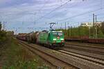 br-1852-traxx-f140-ac2/798420/seit-mehreren-jahren-wirbt-185-389 Seit mehreren Jahren wirbt 185 389 dafr, dass der Gtertransport per Bahn eine gute CO2-Bilanz hat. Hier ist die Lok mit einem Gterzug in Dsseldorf-Rath auf dem Weg nach Sden.