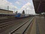 185 513, die für TXLogistik fährt und wirbt, durchfuhr am 21.08.14 mit einem, natürlich, KLV-Zug Bremen.