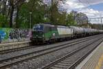 Unmittelbar nach meiner Ankunft am Bahnhof Praha-Kl�novice durchfuhr 193 762 mit einem Kesselwagenganzzug den Bahnhof in Richtung Praha-Libeň.