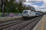 Die von Prag aus in Richtung Osten f�hrende Strecke 011 d�rfte eine der am st�rksten befahrenen Strecken in Tschechien sein (Ein Jahr nach meinem Besuch meldete der Infrastrukturbetreiber 430