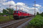 Nach wie vor sind Loks der Baureihe 232 ein wichtiger Bestandteil der Zugfrderung im Ruhrgebiet. Am 18.08.2020 ist 232 230 in Bottrop unterwegs.