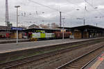 Lok 404 der Dortmunder Eisenbahn (98 80 0275 905-4 D-DE) durchfährt am 01.12.18 mit einem Güterzug Wanne-Eickel.