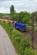 br-275-276-g1206/705595/lok-4-der-ratinger-firma-railflex Lok 4 der Ratinger Firma Railflex (92 80 1275 111) erreicht mit einem Gterzug aus Selbstentladewagen in Krze Oberhausen-Osterfeld.