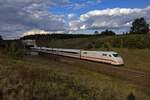 br-401-ice-1/924150/als-ice-1072-von-berlin-gesundbrunnen-nach Als ICE 1072 von Berlin-Gesundbrunnen nach Binz durchf�hrt dieser ICE1 mit dem Triebkopf 401 562 am Zugschluss den Tunnel unter dem Oder-Havel-Kanal. Den Titel 'Express' verdient dieser Zuglauf mit seinen Zwischenhalten unter anderem in Bernau, Anklam und Z�ssow allerdings nicht wirklich.
