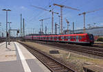 BR 423/661311/423-409-und-433-verlassen-auf 423 409 und 433 verlassen auf dem Weg zum Frankfurter Flughafen den Hauptbahnhof der Mainmetropole.