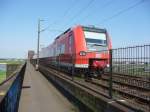 425 060 von DB Regio NRW befhrt am 04.08.2009 die Hochelder Brcke in Duisburg. RB33 -> Aachen HBF