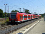 Quasi im RRX-Vorlauf-Vorlauf ist in den Fahrplanjahren 16/17 und 17/18 der RE11 auf einem neuen Linienverlauf (Düsseldorf - Hamm(Westf) - Paderborn - Kassel)- unterwegs, ohne aber schon die RRX-Fahrzeuge zu nutzen. Stattdessen ist in jedem Umlauf eine fast zufällige Anzahl Quietschies unterwegs. Am 24.7.18 besteht der Zug Richtung Düsseldorf aus zwei Einheiten 426 (vorne 426 019) und einer Einheit 425. Wegen umfangreichen Bauarbeiten zwischen Dortmund und Hamm fährt er abweichend der eigentlichen Strecke gerade in Unna ein.