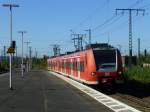 RE 78 (Porta-Express) nach Nienburg am 30.9.15 bei der Einfahrt in Löhne(W), bestehend aus 426 020 und 016.