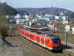 S8 nach Hagen Hbf fährt am 30.3.2020 am Bahnsteig in Unterbarmen ein.