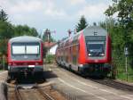 628/928 342 begegnet am 29.07.2011 in Nonnenhorn einem durchfahrenden IRE nach Lindau. Es schiebt 218 438.
