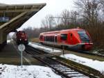 Whrend 641 034 gerade aus Groheringen in Smmerda ankommt, wartet 261 024 mit ihrem Zug schon auf die Freigabe der Strecke, 5.2.14