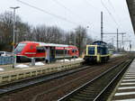 Während am 1.2.2017 die RB 53 in Gotha gerade aus Langensalza angekommen ist, hat die 291 035 der Railsystems RP das Heim-BW verlassen, auf dem Streckengleis umgesetzt und fährt nun Richtung Eisenach.