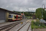 br-650-regio-shuttle-rs1/576930/im-gegensatz-zu-meinem-letzten-besuch Im Gegensatz zu meinem letzten Besuch in Gammertingen 2009 ist der Bahnhof in den letzten Jahren rundlegend erneuert worden. Erhalten geblieben ist jedoch das zum alten einstndigen Schuppen fhrende Gleis, das hier auf der rechten Seite zu sehen ist.