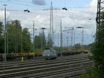 br-0650-vossloh-g6/716137/voestalpine-g6-98-80-0650-119-7-d-vl Voestalpine-G6 [98 80 0650 119-7 D-VL] rangiert am 2.10.2019 in Duisburg-Wedau. Im Hintergrund stehen einige weitere Lokomotiven und Wagen.