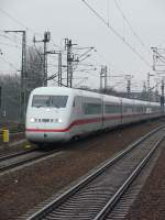 402 006 und 402 044 erreichen am 16.1.2014 als ICE 847/857 aus Richtung Ruhrgebiet den Bahnhof Berlin-Spandau.