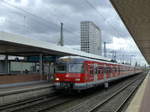 dortmund-hauptbahnhof/554590/s1-nach-steele-ost-am-22417 S1 nach Steele Ost am 22.4.17 im Dortmunder Hauptbahnhof. Vorne sehen wir 420 402.