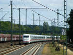 Im eigentlich fernverkehrslosen Bahnhof Dsseldorf-Eller wartet am 4.9.19 eine ICE-Garnitur auf ihr Ausfahrtsignal Richtung Dsseldorf Hbf.