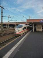 dusseldorf-hauptbahnhof/397798/403-021-hatte-am-02012015-offenkundig 403 021 hatte am 02.01.2015 offenkundig Probleme mit der Kupplungsabdeckung zu haben und war alleine unterwegs, obwohl eigentlich noch ein zweiter 403er vorgesehen gewesen wäre.