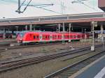 dusseldorf-hauptbahnhof/397820/zwei-triebzuege-der-baureihe-1440-die Zwei Triebzüge der Baureihe 1440, die seit Mitte Dezember 2014 für den S-Bahn-Verkehr auf der Linie S8 zuständig sind, nämlich 1440 322 und 306, verlassen am 02.01.15 Düsseldorf Hbf in Richtung Mönchengladbach.