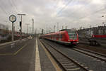 Auf dem Weg nach Solingen erreichen 422 069 und ein weiterer 422 den Düsseldorfer Hauptbahnhof.
