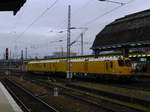 Der neue Gleismesszug  725 101 der DB steht am Morgen des 13.12.16 auf den hinteren Gleisen in Hagen Hbf.
