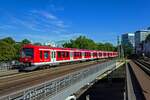 Nach einem Halt in Hamburg-Dammtor setzten 474 101 und ein weiterer Triebzug die Fahrt als S21 in Richtung Bergedorf fort.