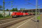 Mit einem recht langen gemischten Gterzug durchfahren 261 067 und 261 108 am 05.08.2020 den Bahnhof Hamburg-Harburg in Richtung Sden.