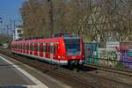 423 417 der S-Bahn Frankfurt fhrt am 05.04.23 aus Richtung Norden kommend durch Kln-Sd.