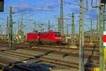 Die von DB Cargo an die MEG vermietete 145 061 fhrt am 07.03.22 in den Leipziger Hauptbahnhof ein.