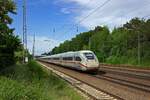 Der dritte Fernzug innerhalb von knapp fnf Minuten in Form von Triebzug 9041 fhrt am 21.05.25 durch Ludwigsfelde in Richtung Sden.