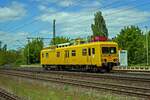 Die ursprnglich von der DR beschafften ORT der Baureihe 708.3 sind heute im gesamten Bundesgebiet im Einsatz. 708 323, dessen gelber Lack regelrecht strahlte, muss am 17.05.23 in Niederndodeleben kurz vor einem roten Signal halten.
