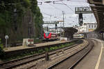 Whrend im Hintergrund die eurobahn nach Venlo steht, verlassen 1440 312 und 326 am 08.06.