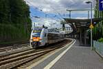 Von Wuppertal-Vohwinkel kommend hat 462 044 soeben in Wuppertal Hbf gehalten und setzt nun die Fahrt nach Dortmund fort.