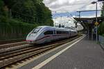 Auf der Fahrt von Köln nach Berlin hat der Triebzug 9209 soeben den ersten Zwischenhalt in Wuppertal absolviert und setzt nun die Fahrt in Richtung Osten fort.