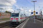 Mit einem InterCity in Richtung Leipzig ist am 03.04.2021 146 558 in Wuppertal-Oberbarmen unterwegs.