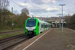 Als Zug der Linie S9 nach Haltern hat 3429 012 am 03.04.21 in Wuppertal-Sonnborn gehalten und wartet nun darauf, dass der Gegenzug die eingleisige Einfädelung der Essener Strecke in die Ortsgleise bei