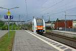 Opladen liegt nicht an der Strecke des RRX. Im Juli 2021 fuhren wegen Bauarbeiten an der Hauptstrecke ber Leverkusen die Linien RE1 und RE6 ber Opladen und die Gterzugstrecke nach Hilden. 462 008 und ein weiterer Desiro HC rollen am als RE1 nach Hamm 08.07.21 durch Opladen; der Bahnhof wird dabei nicht bedient.