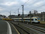 Eurobahn/537306/am-duesseldorfer-hauptbahnhof-stehen-am-281216 Am Düsseldorfer Hauptbahnhof stehen am 28.12.16 ein Eurobahn-Flirt (ET 7.01) und Gleisbettreinigungsfahrzeuge der Bahnbau Gruppe.