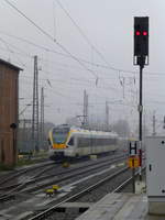 Gegen Mittag ist am 22.1.18 als Nachwirkung des Orkans Frederike in Paderborn der elektrische Betrieb wieder eingestellt.  ET 5.13 der Eurobahn steht abgestellt in Paderborn herum.