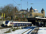 National-Express-RE Richtung Kln am 12. Februar 2021 bei der Durchfahrt in Steinbeck, vorne ET 352.
