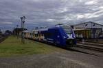 Aus Berlin-Karow kommend erreicht 563 008 den Bahnhof von Basdorf.