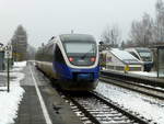 Nebel, Schnee und Regen in Bodenfelde: Auf Gleis 1 der Zug Richtung Ottbergen (643 305), auf Gleis 3 hat der Gegenzug nach Göttingen (643 317) eine Stunde Pause eingelegt.